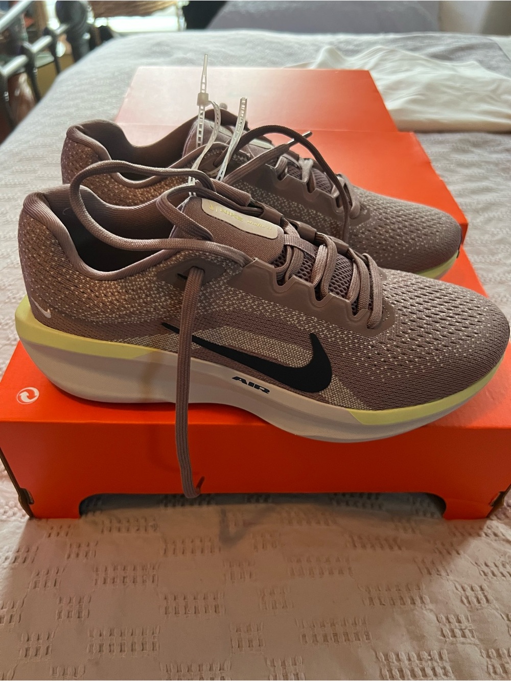 Nike Air Cushioned Running Shoe - Mauve/Pale Yellow/Black